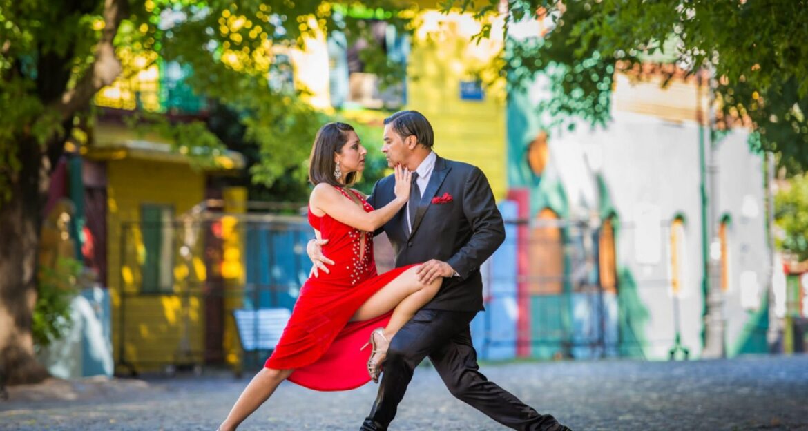 Buenos aires tour visiting tango show in colorful la boca area